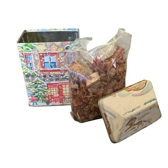 Lillian Vernon 1998 Festive Holiday Tin with Winter Scene - Picture 2 of 8